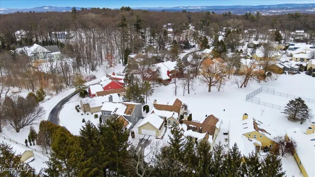 $397,000 | 22 Loudonwood East, Colonie, NY 12211