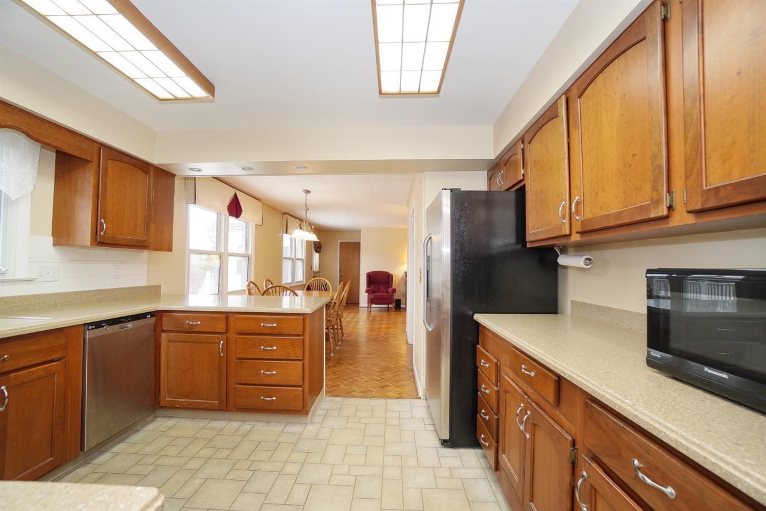 424 Riddle Road Cincinnati, OH 45231 - Photo 11 of 38 Gallery Image 11