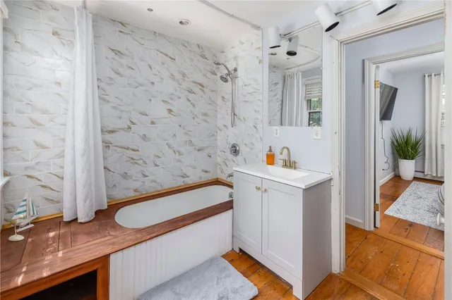 $3,000 | 37 Concord Drive, Middletown, RI 02842