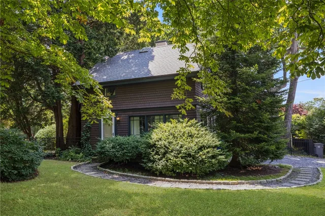 $3,000 | 37 Concord Drive, Middletown, RI 02842