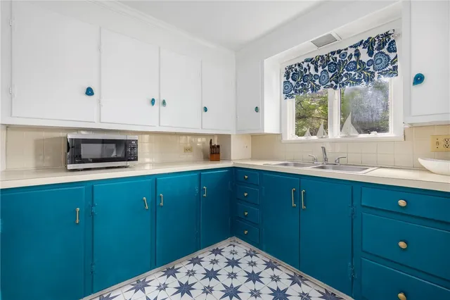 $3,000 | 37 Concord Drive, Middletown, RI 02842