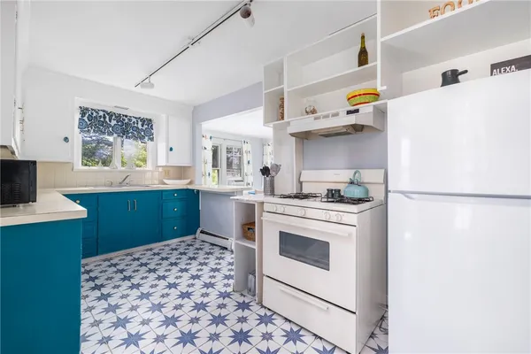 $3,000 | 37 Concord Drive, Middletown, RI 02842