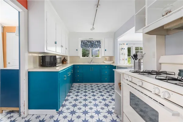 $3,000 | 37 Concord Drive, Middletown, RI 02842