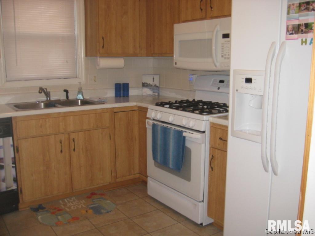 1917 Jeanette Lane, Unit 4 Springfield, IL 62702 - Photo 6 of 17 Gallery Image 6
