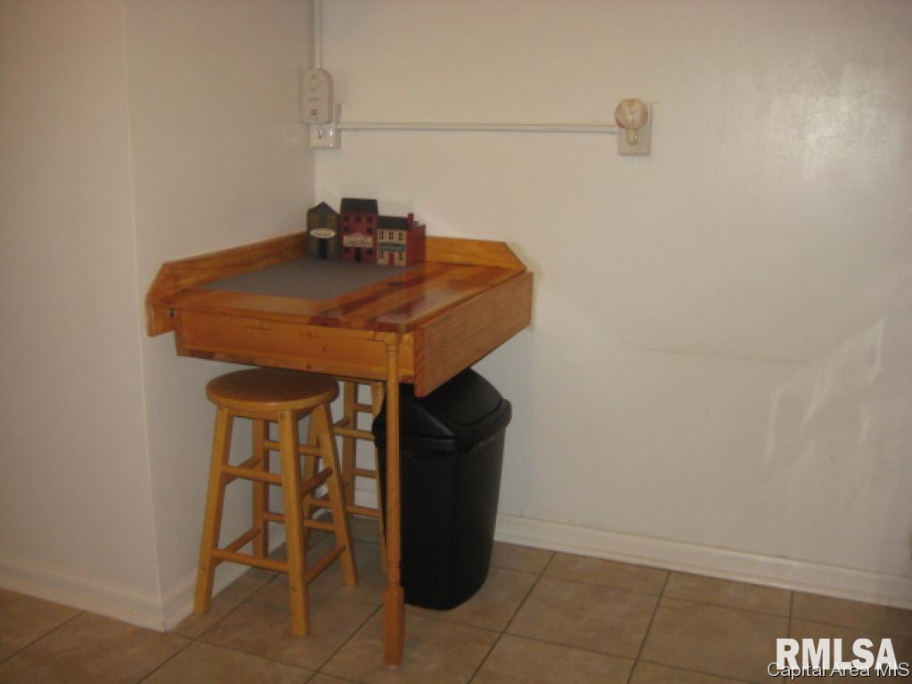 1917 Jeanette Lane, Unit 4 Springfield, IL 62702 - Photo 7 of 17 Gallery Image 7