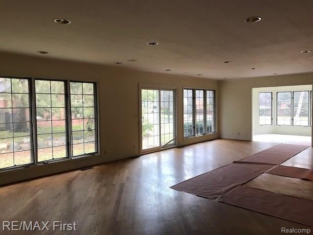 207 Lewiston Road Grosse Pointe Farms, MI 48236 - Photo 2 of 32