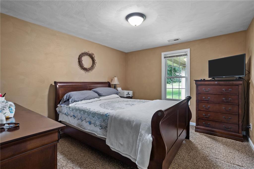 113 Evergreen Road Trafford, PA 15085 - Photo 10 of 30 Master