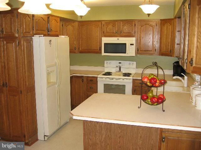 13206 Poplar Tree Road Fairfax, VA 22033 - Photo 18 of 24 View 2