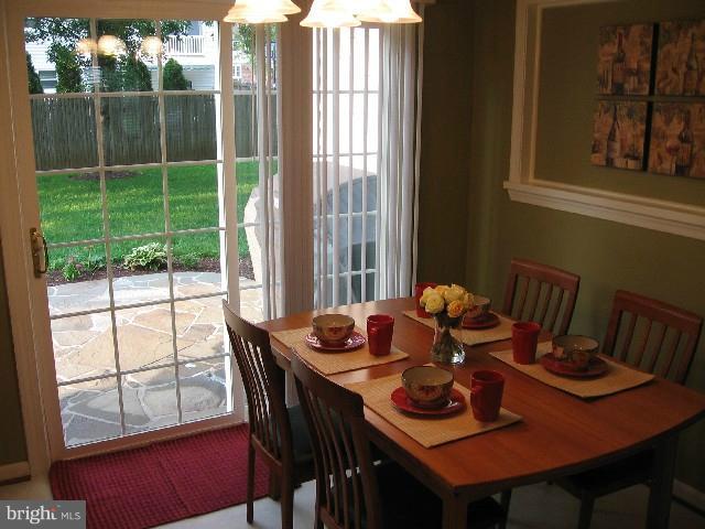 13206 Poplar Tree Road Fairfax, VA 22033 - Photo 10 of 24 Eat-in area