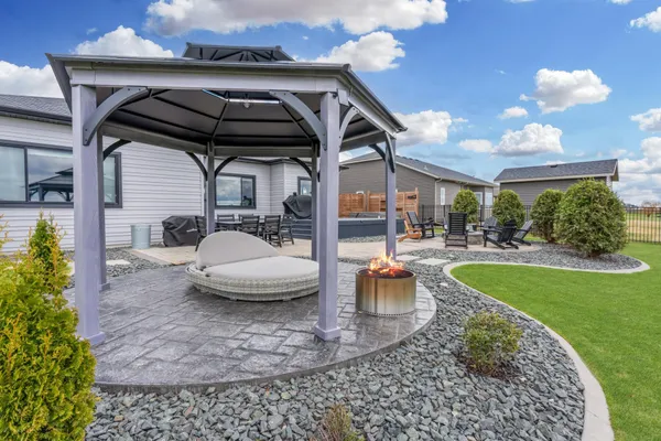 $689,000 | 2276 14th Street West, West Fargo, ND 58078