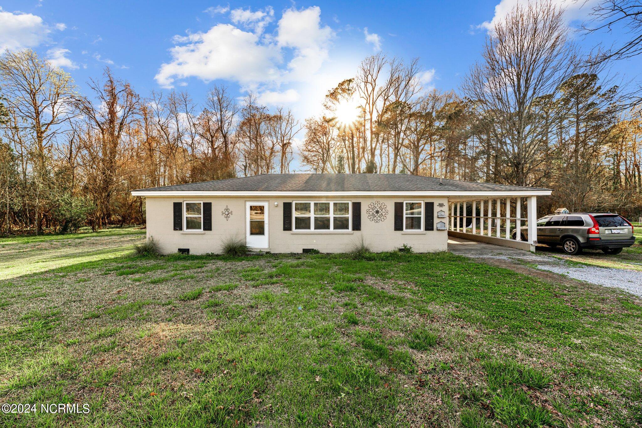 305 Washington Post Road New Bern, NC 28562 - Photo 1 of 34 1-web-or-mls-DSC_5515