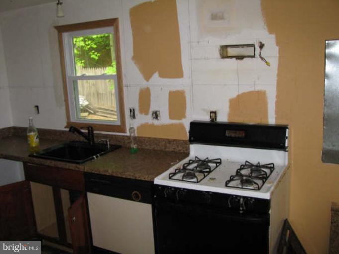 12350 Purcell Road Manassas, VA 20112 - Photo 17 of 18 Kitchen