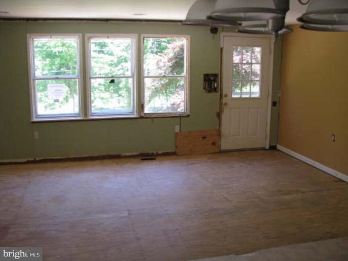 12350 Purcell Road Manassas, VA 20112 - Photo 10 of 18 Living Room