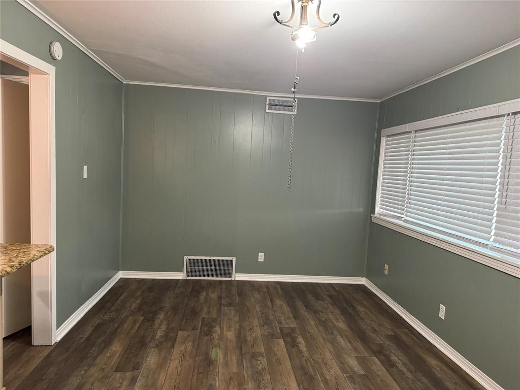 1406 Country Club Road Ennis, TX 75119 - Photo 11 of 26