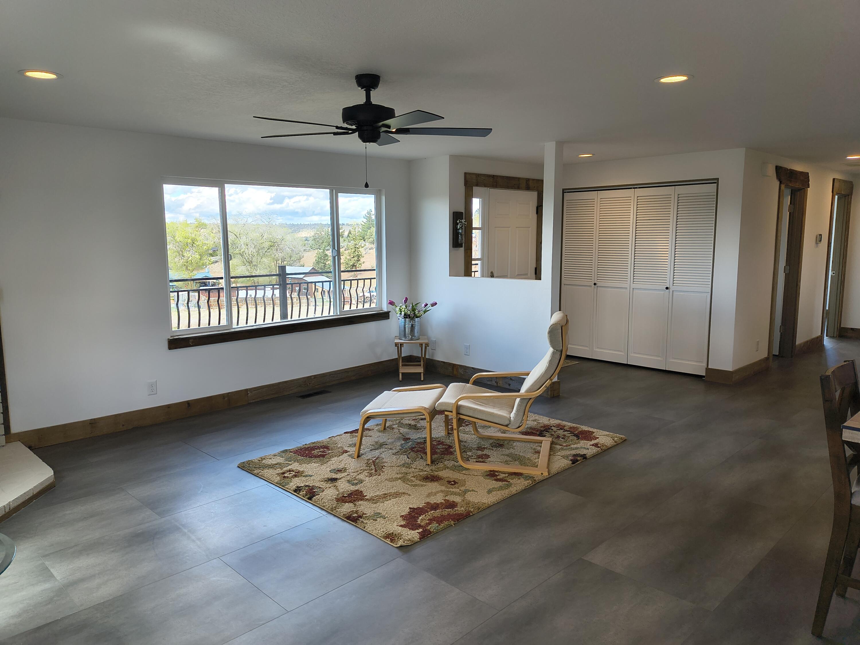 791 Southeast Grizzly Road Madras, OR 97741 - Photo 11 of 31 a living room with furniture and a large window