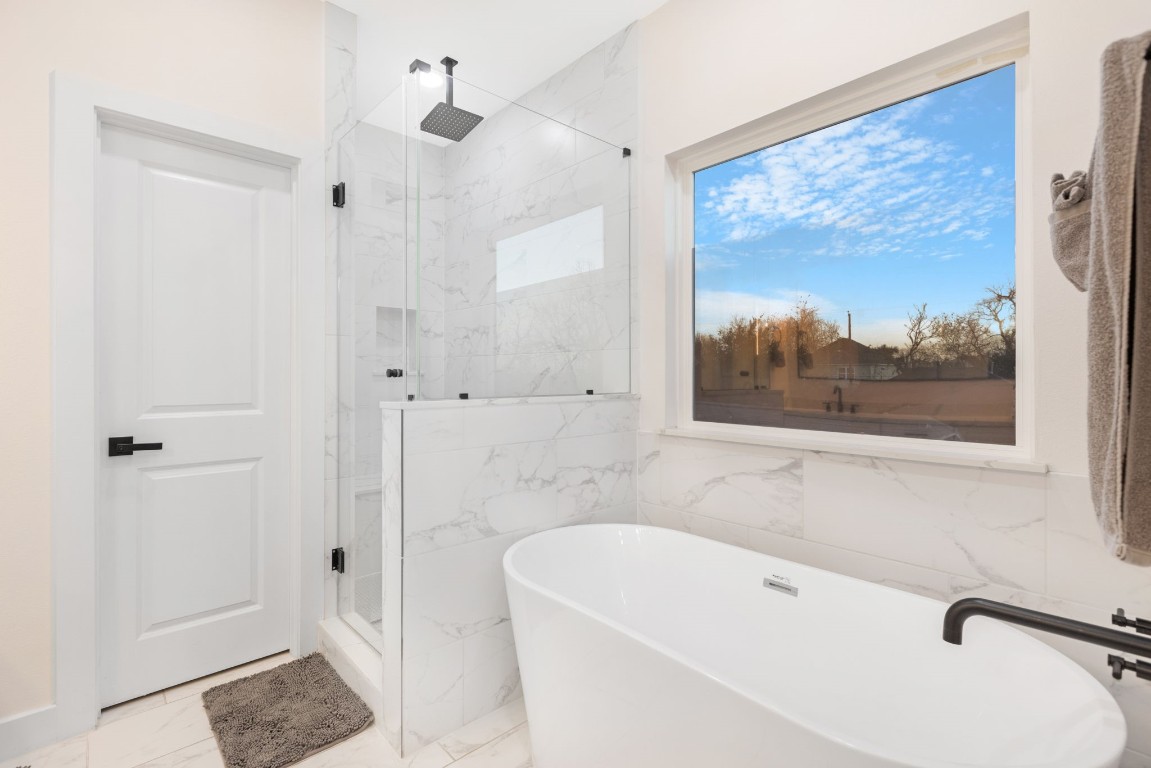 907 Pollard Street, Unit B Houston, TX 77020 - Photo 19 of 30 a bathroom with a tub and shower