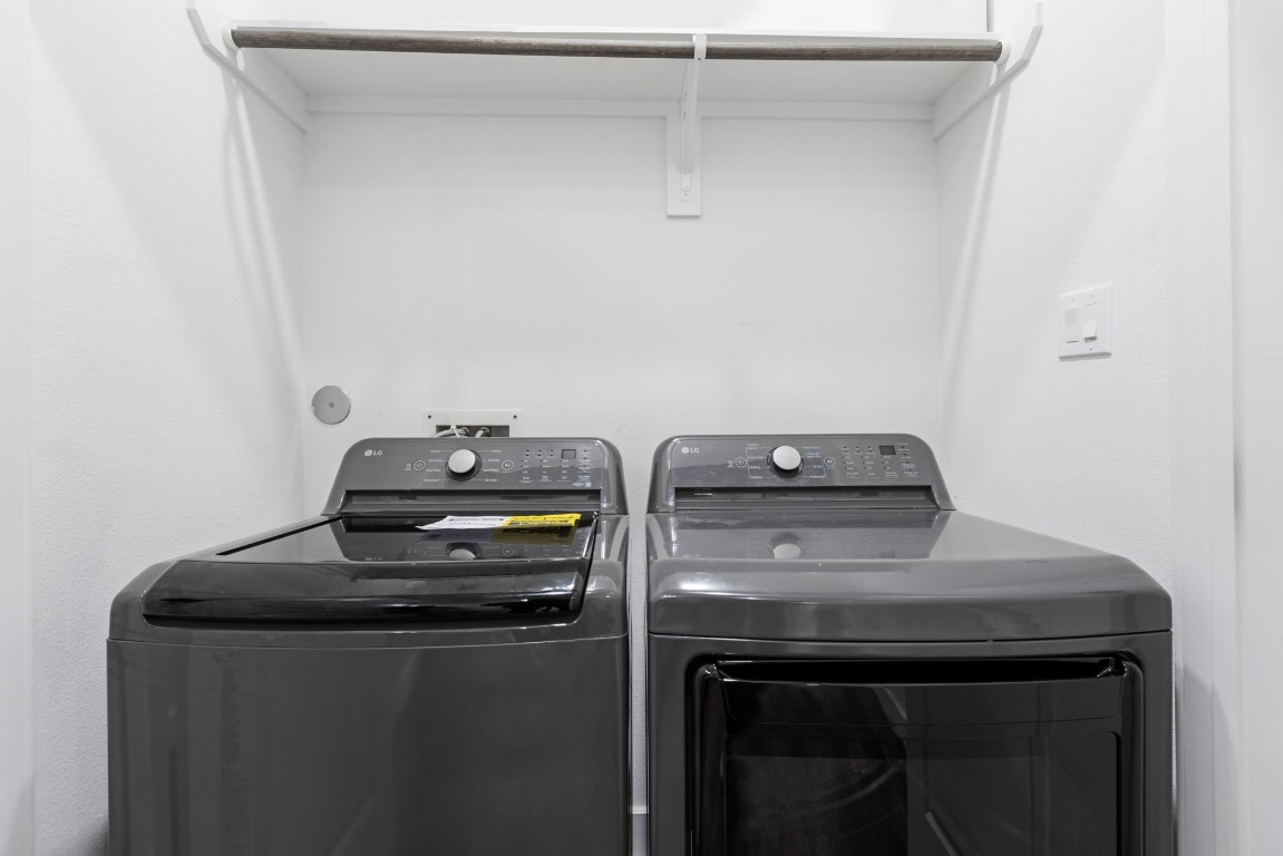 907 Pollard Street, Unit B Houston, TX 77020 - Photo 23 of 30 a close view of washer and dryer