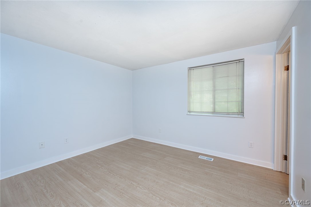 10523 White Rabbit Road North Chesterfield, VA 23235 - Photo 11 of 23 an empty room with a window