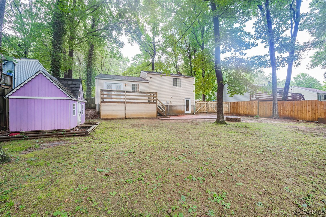 10523 White Rabbit Road North Chesterfield, VA 23235 - Photo 18 of 23 a backyard of a house with table and chairs