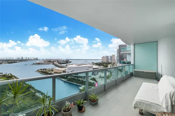 $1,268,000 | 900 Biscayne Boulevard, Unit 2602, Miami, FL 33132