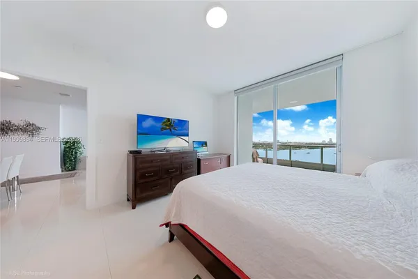 $1,268,000 | 900 Biscayne Boulevard, Unit 2602, Miami, FL 33132