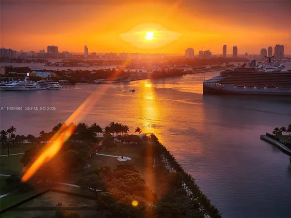 $1,268,000 | 900 Biscayne Boulevard, Unit 2602, Miami, FL 33132