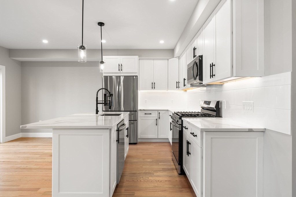 19 Vine Street, Unit 3 Weymouth, MA 02188 - Photo 5 of 18