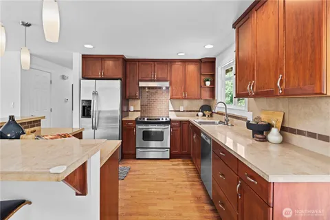 $950,000 | 14556 75th Avenue Northeast, Kenmore, WA 98028