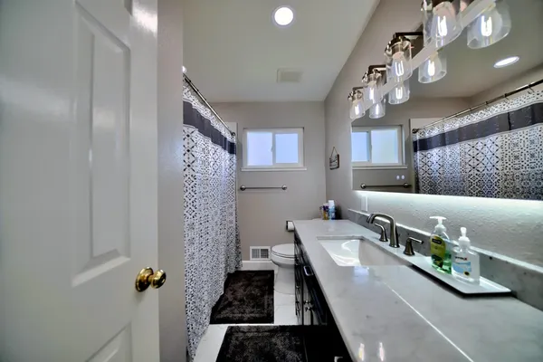 $639,000 | 403 Curtwood Court, Manteca, CA 95336