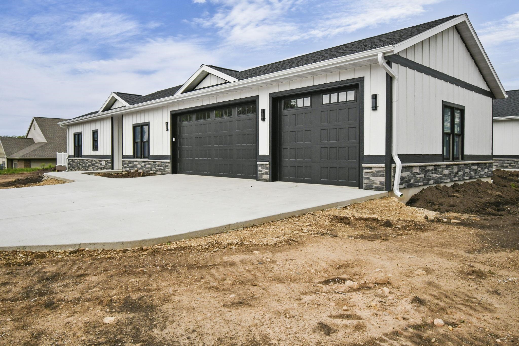 217 Dale Lodi, WI 53555 - Photo 2 of 39
