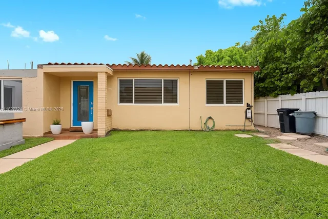 a view of a house with a backyard