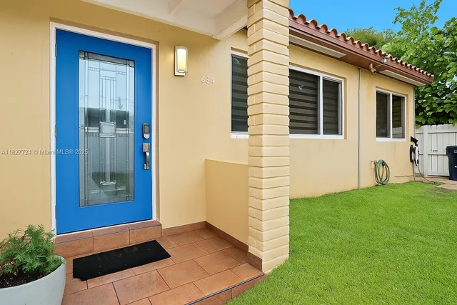 a view of house with backyard
