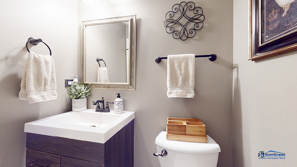 788 North Overlook Trail Round Lake, IL 60073 - Photo 16 of 45 a bathroom with a toilet sink and mirror
