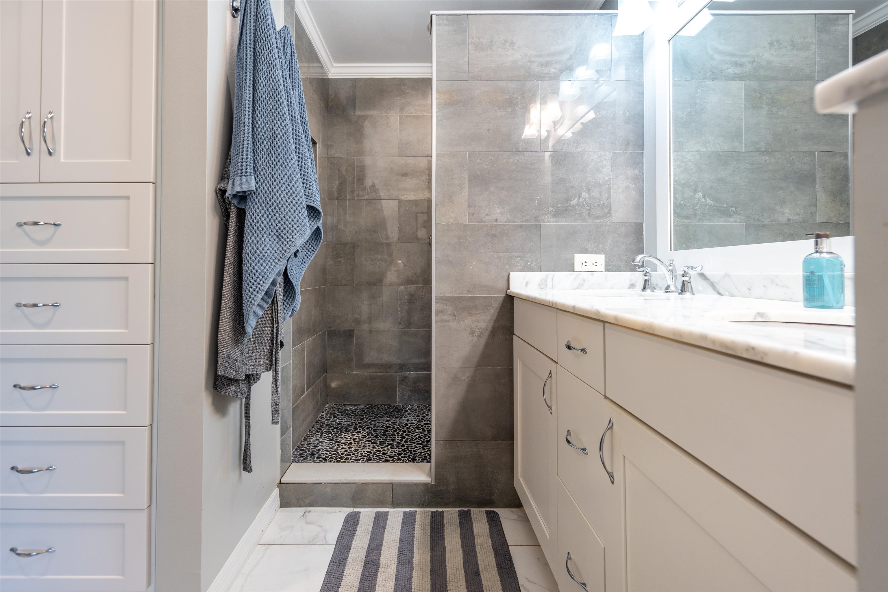 890 A1A Beach Boulevard, Unit 75 St. Augustine, FL 32080 - Photo 21 of 39 a bathroom with a shower sink and mirror