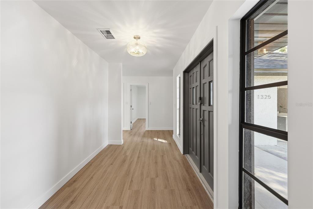 1325 Riverside Drive Tarpon Springs, FL 34689 - Photo 3 of 37