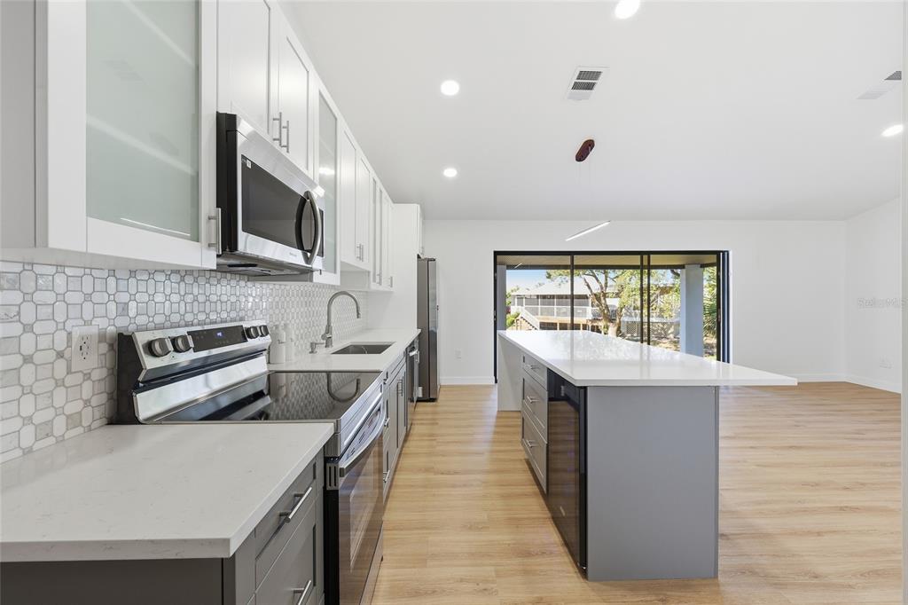 1325 Riverside Drive Tarpon Springs, FL 34689 - Photo 7 of 37