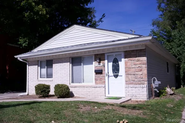 $267,380 | 1205 East 14 Mile Road, Birmingham, MI 48009