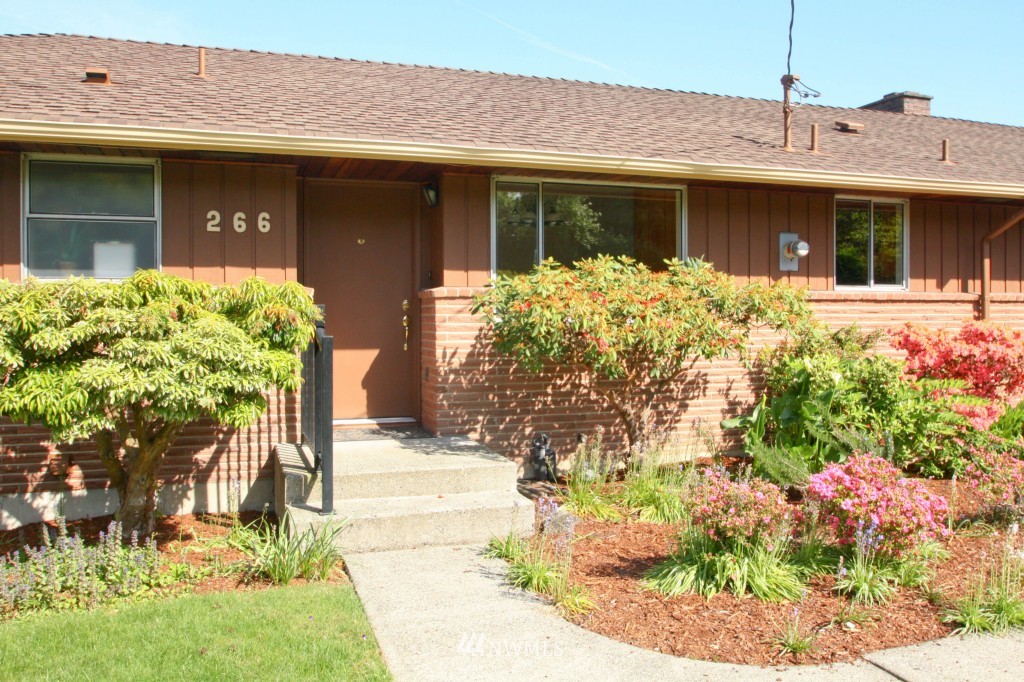 266 Seneca Avenue Northwest Renton, WA 98057 - Photo 4 of 25