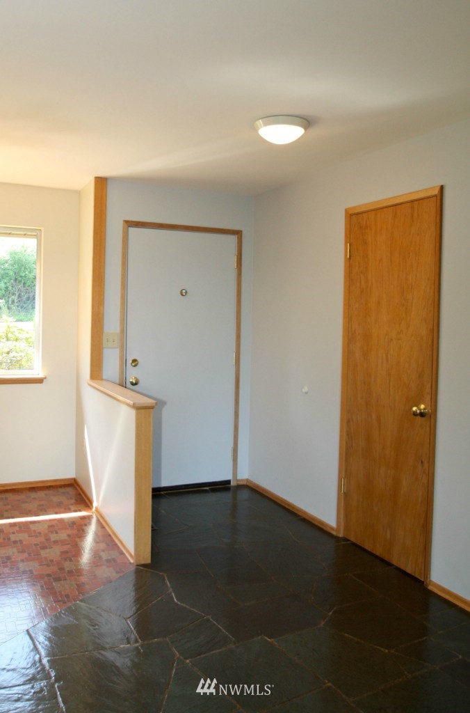 266 Seneca Avenue Northwest Renton, WA 98057 - Photo 5 of 25