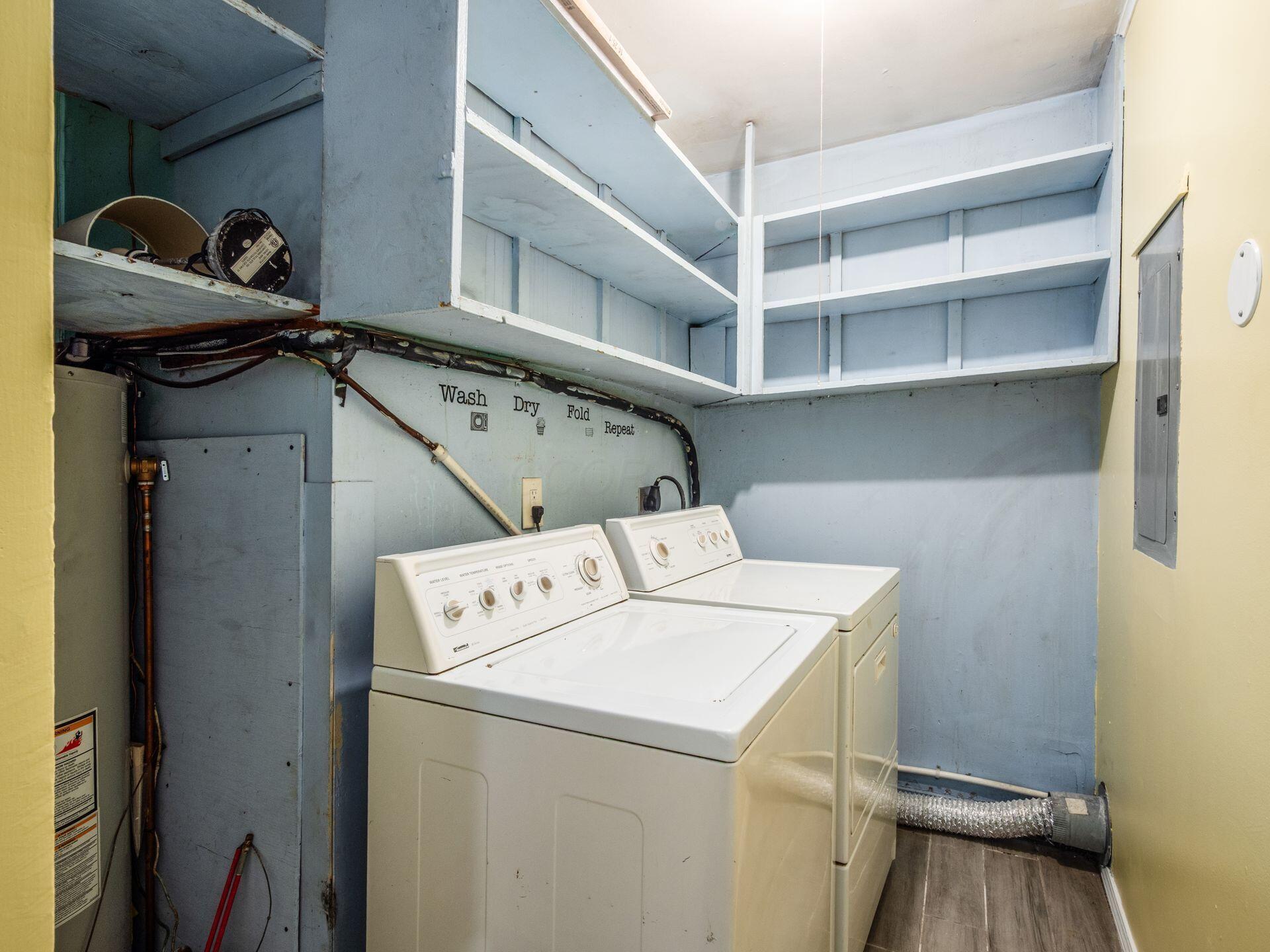884 Bruckner Road Columbus, OH 43207 - Photo 13 of 29 Clothes Washer & Dryer convey with property