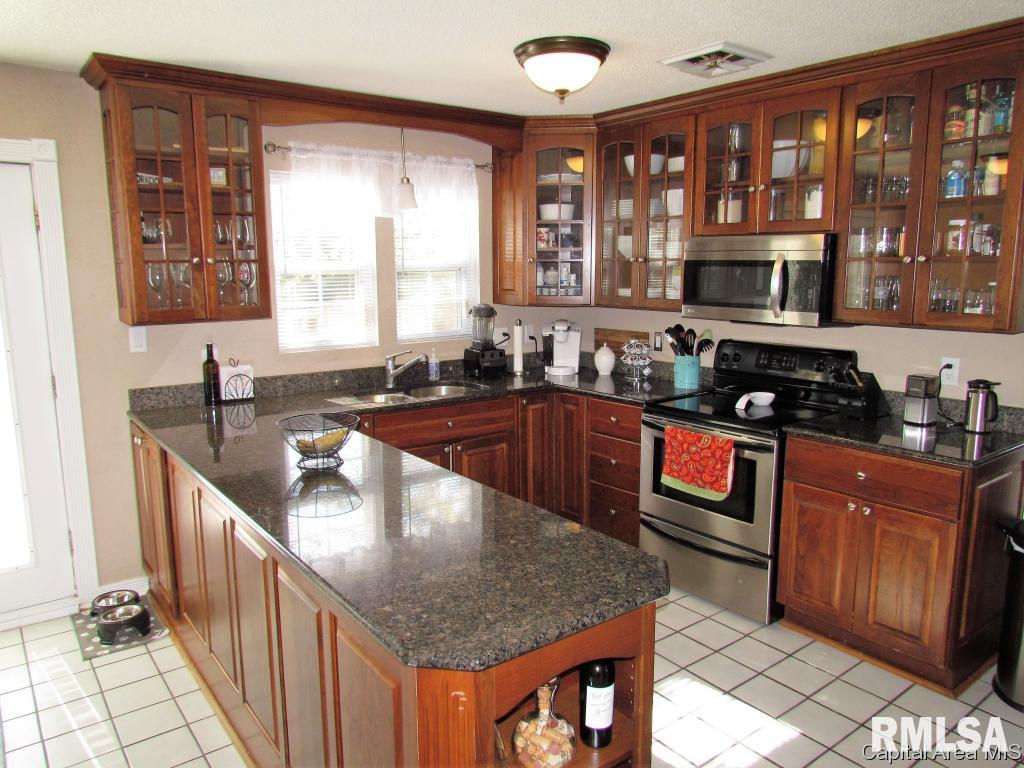 18 Groton Drive Springfield, IL 62702 - Photo 4 of 29
