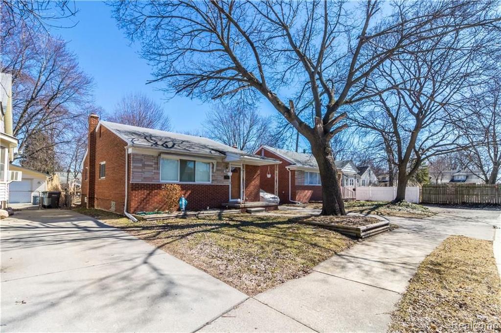 2445 W Point Dearborn, MI 48124 - Photo 13 of 32