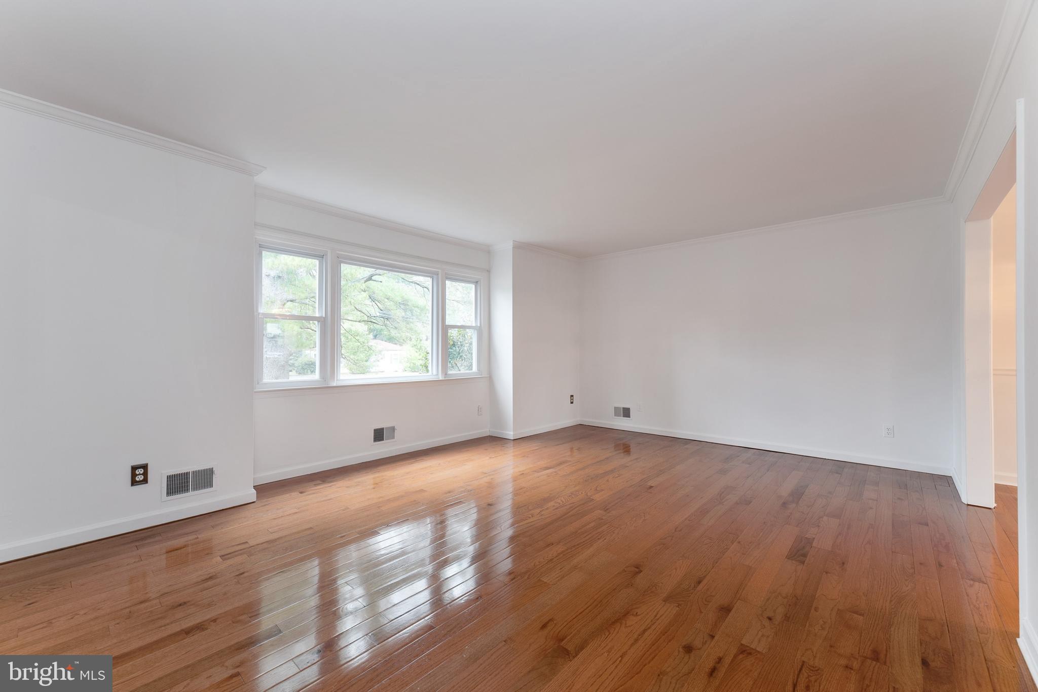 8 Millstone Road Princeton Junction, NJ 08550 - Photo 11 of 37