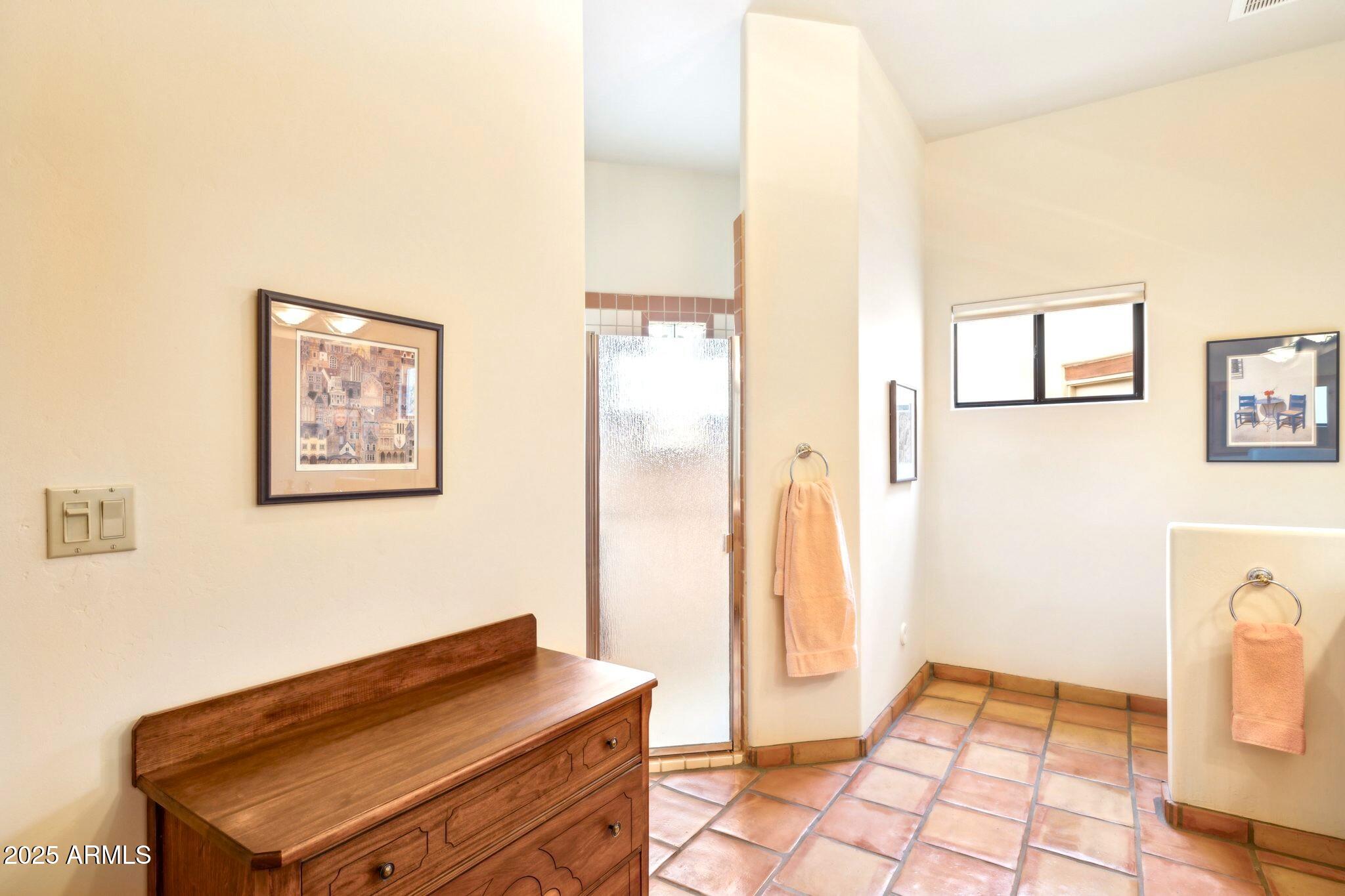30600 North Pima Road, Unit 38 Scottsdale, AZ 85266 - Photo 37 of 49 a view of a hallway with bathroom and mirror