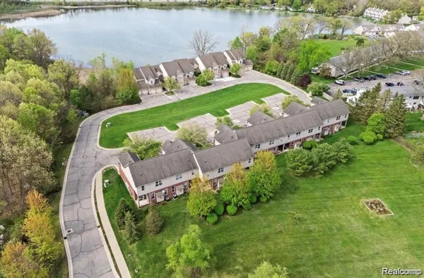 $294,900 | 5953 High Point Court, Unit 29, Brighton, MI 48116