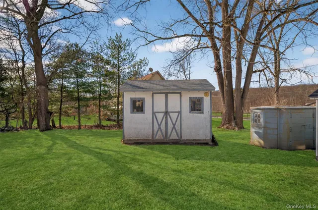 a view of a house with a backyard