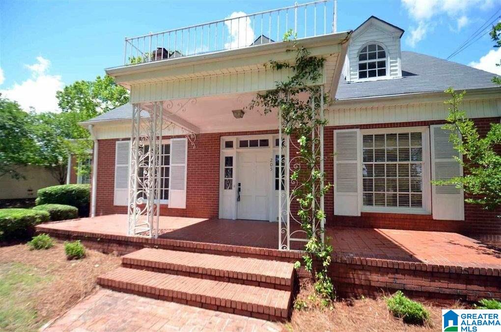 205 4th Street North Clanton, AL 35045 - Photo 2 of 37