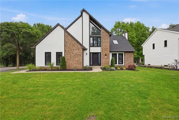 $539,900 | 113 Meadow Spring Lane, Amherst, NY 14051