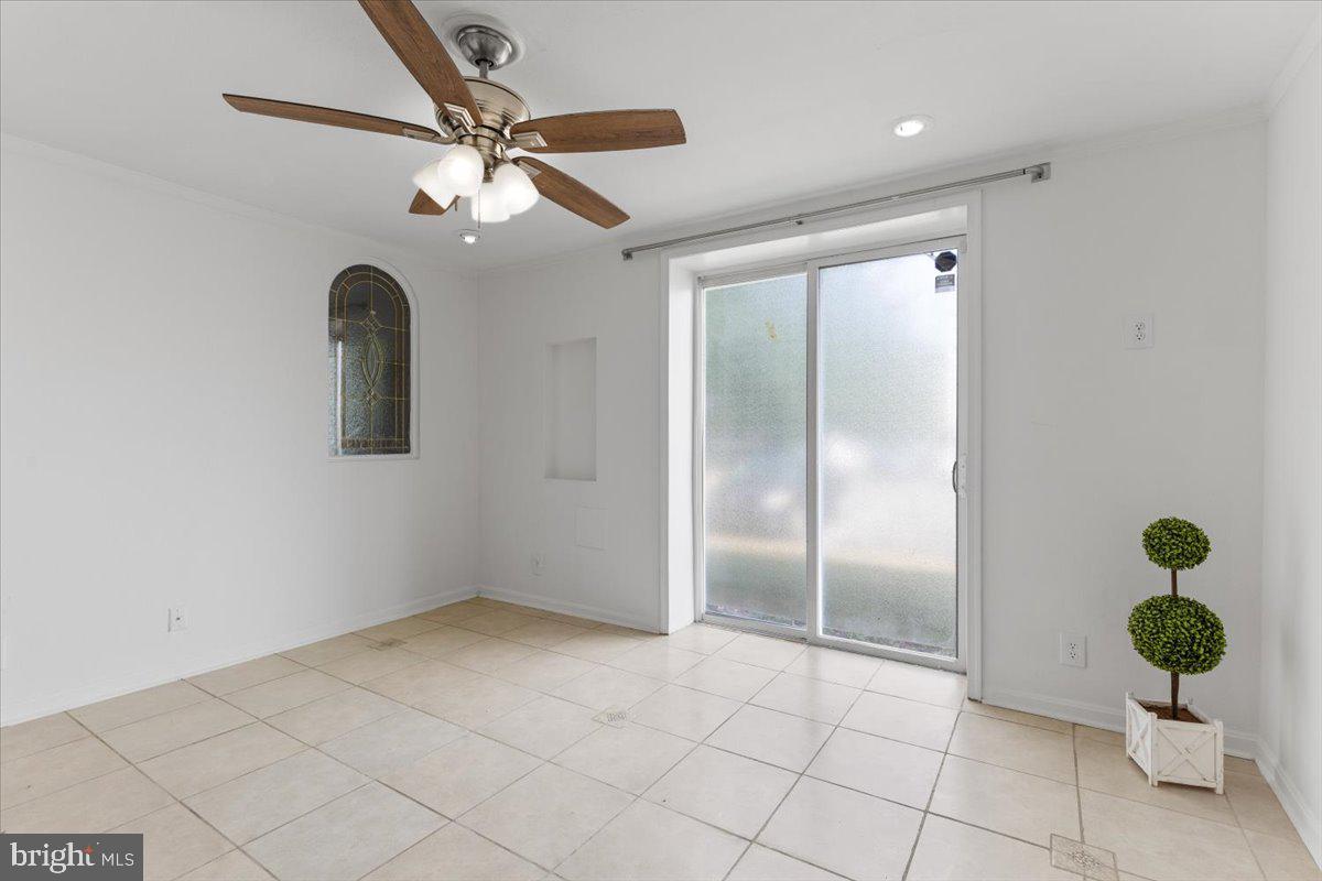 202 Buckingham Lane, Unit 102 Stafford, VA 22556 - Photo 17 of 37 a view of an entryway