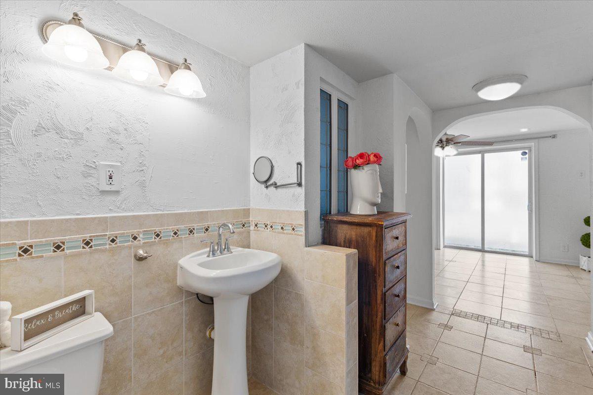 202 Buckingham Lane, Unit 102 Stafford, VA 22556 - Photo 20 of 37 a bathroom with a sink a mirror and a shower